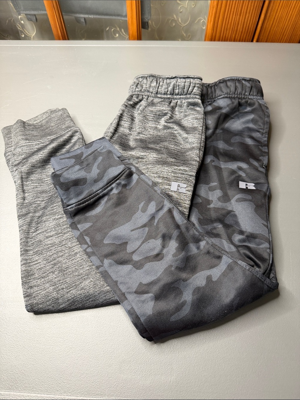 Russell Athletic Heathered Gray & Grey Camo Kids Joggers bundle. Size: small/7-8